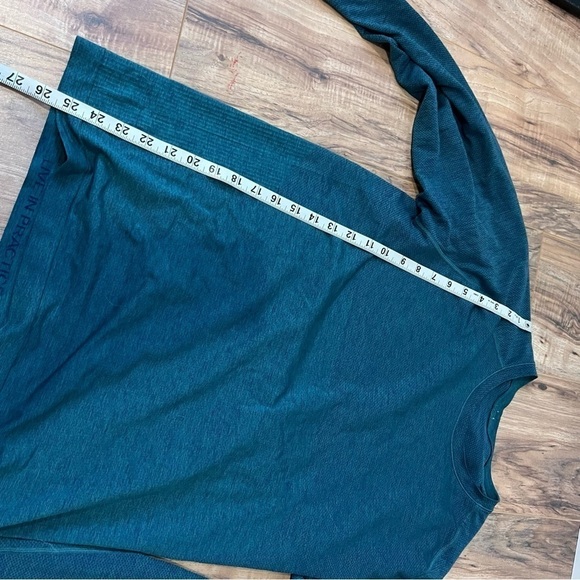 Lululemon Metal Vent Tech Long Sleeve Shirt 2.0
Night Sea / Deep Cove - Picture 11 of 12